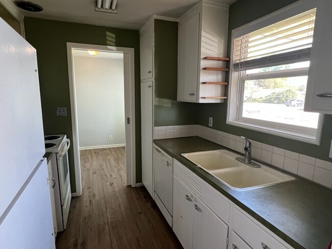 Building Photo - Central Richland Duplex with Full Basement