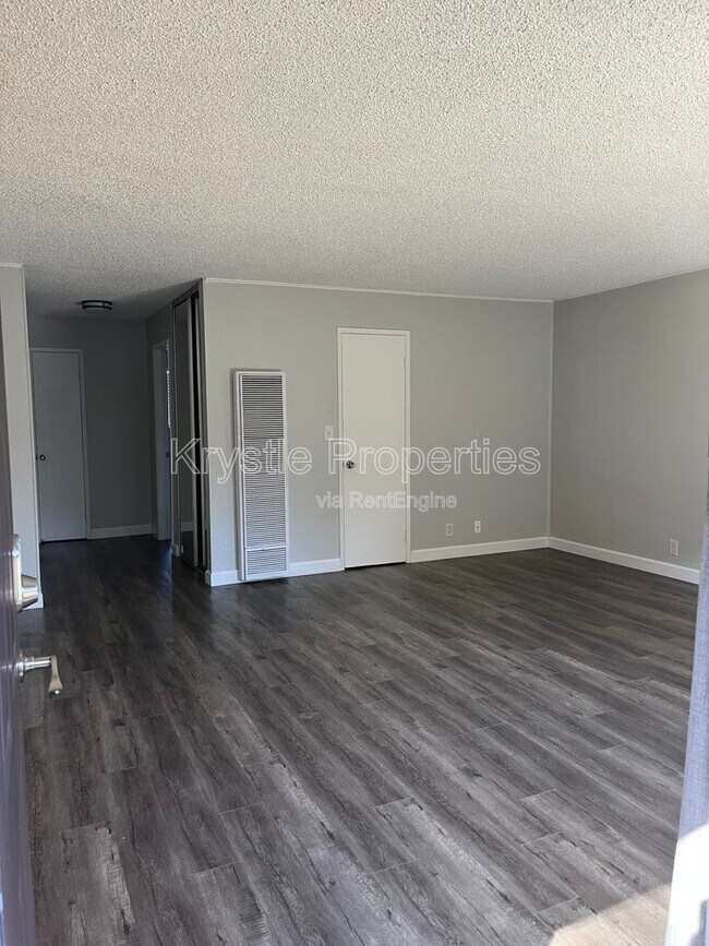 Foto del edificio - 1060 Oak Grove Rd