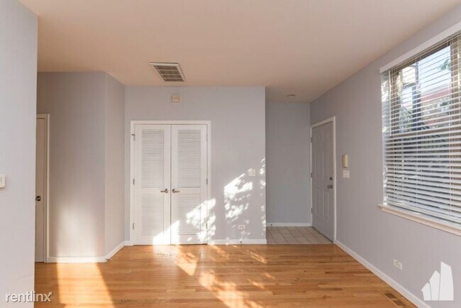 Building Photo - 1321 N Burling St