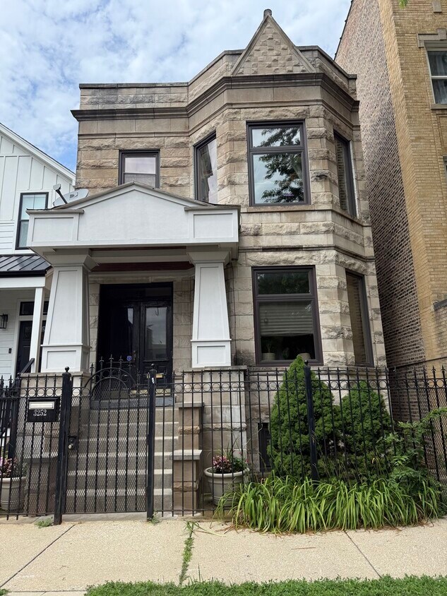 Foto principal - 3252 W Crystal St
