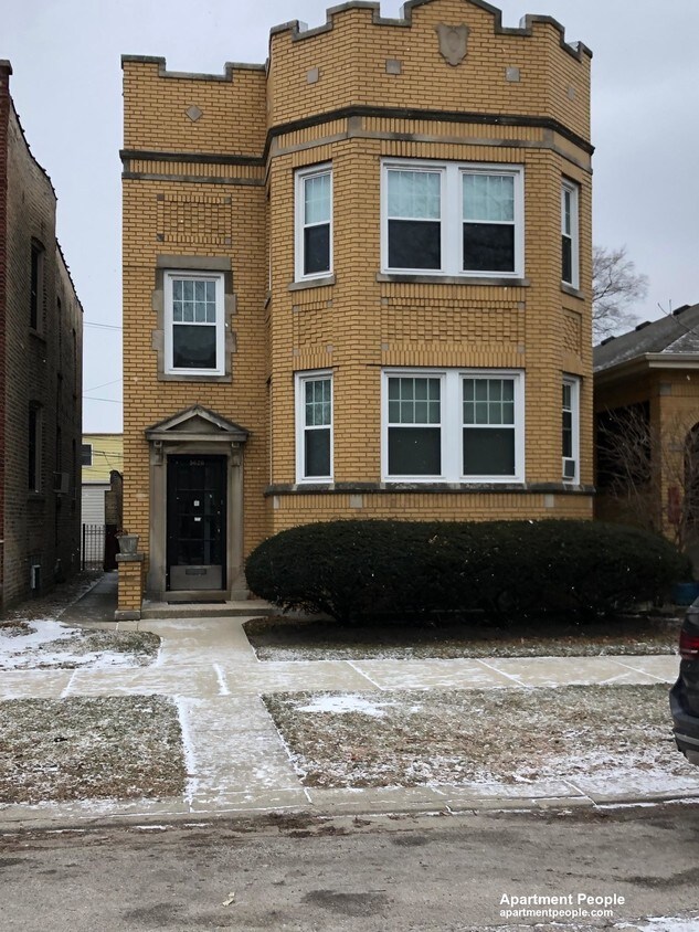 Primary Photo - 5620 N Maplewood Ave