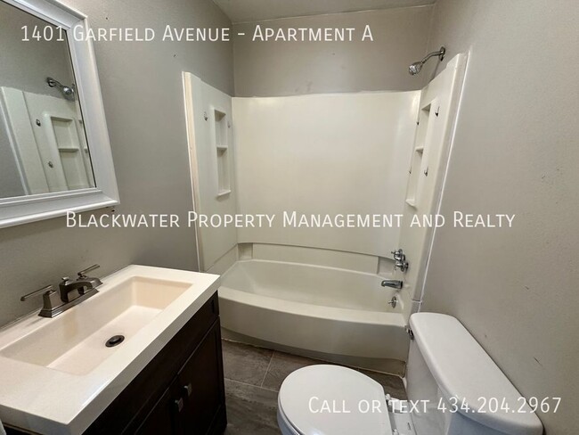 Foto del edificio - Move In Special! 1/2 First Full Months Ren...