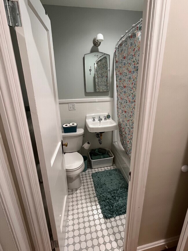 Foto del edificio - 824 Ashmun St