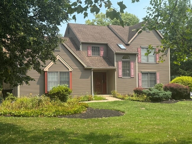 Foto del edificio - 102 Ravenwood Pl