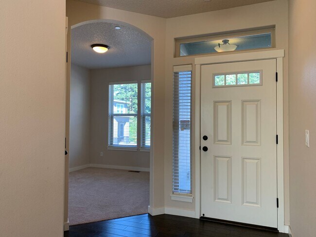 Foto del edificio - Beautiful 4BR in Camas! Modern Finishes! Close to Shopping & I-5! Schedule a tour today!