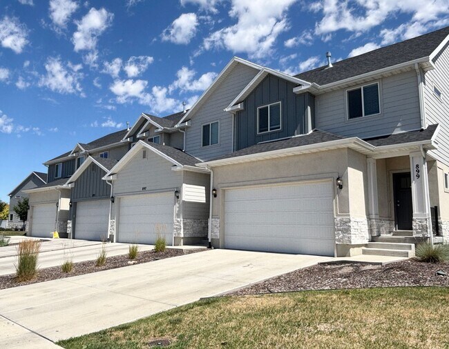 Foto del edificio - Bright & Beautiful Townhome in American Fork!