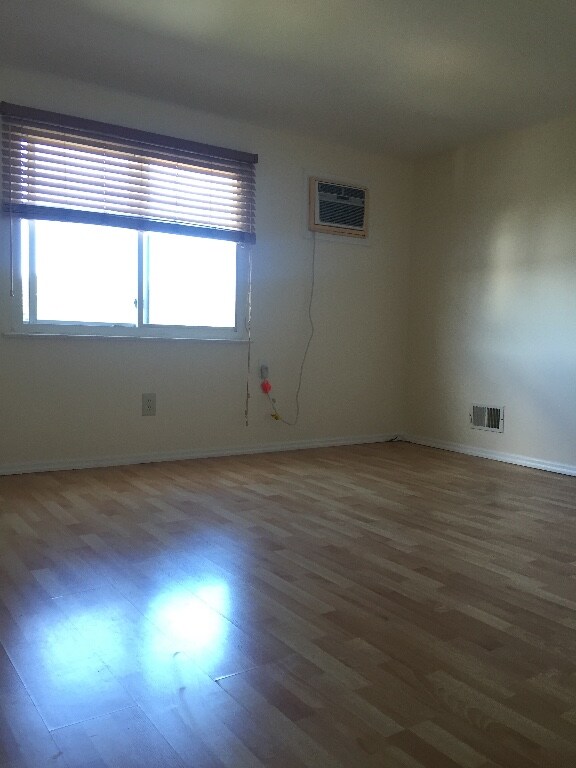 Building Photo - 5 Ebey Ln