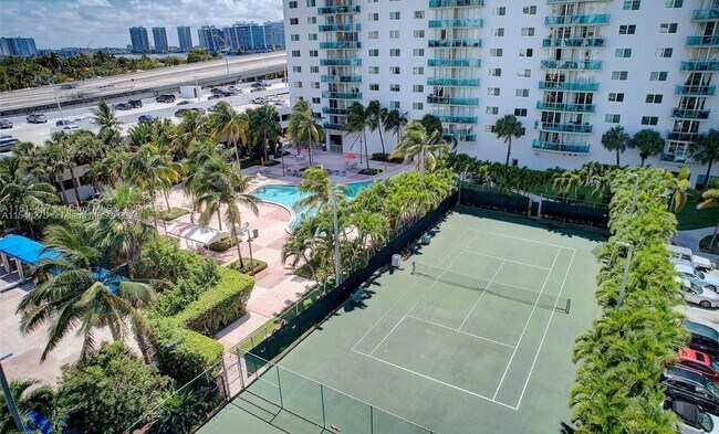 Foto del edificio - 19380 Collins Ave