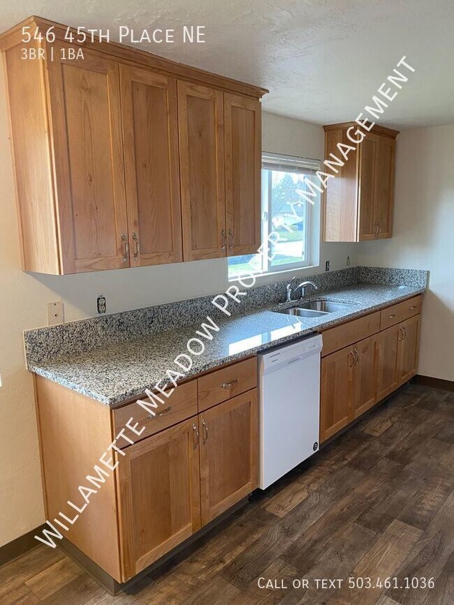 Foto del edificio - 546 45th Pl NE