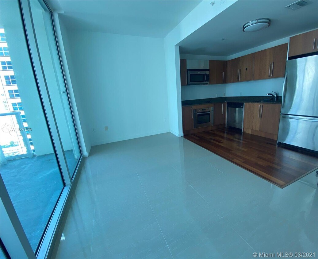 Primary Photo - 300 S Biscayne Blvd