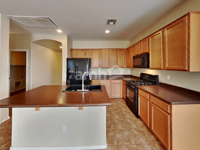 Building Photo - 6723 W Harwell Rd W