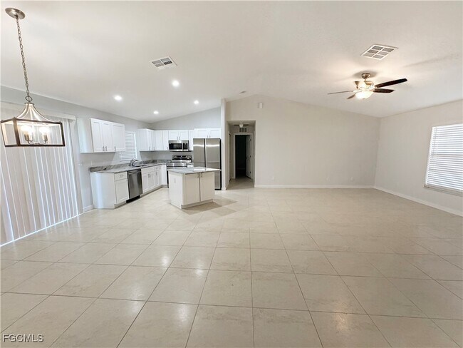 Foto del edificio - 210 Manatee St