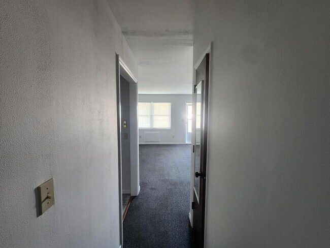 Foto del edificio - 9 Alexander Dr