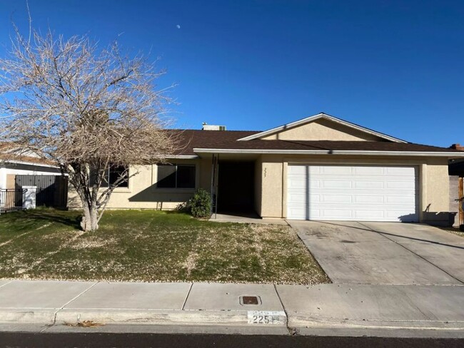 Building Photo - 225 Veeder Dr