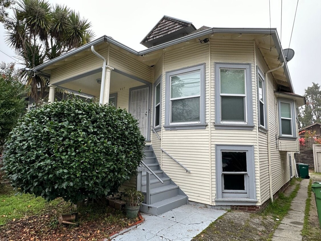 Charming Temescal Gem with Timeless Character & Spacious Living - Charming Temescal Gem with Timeless Character & Spacious Living