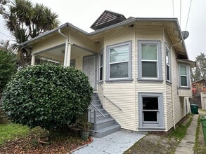 Building Photo - 467 44th St