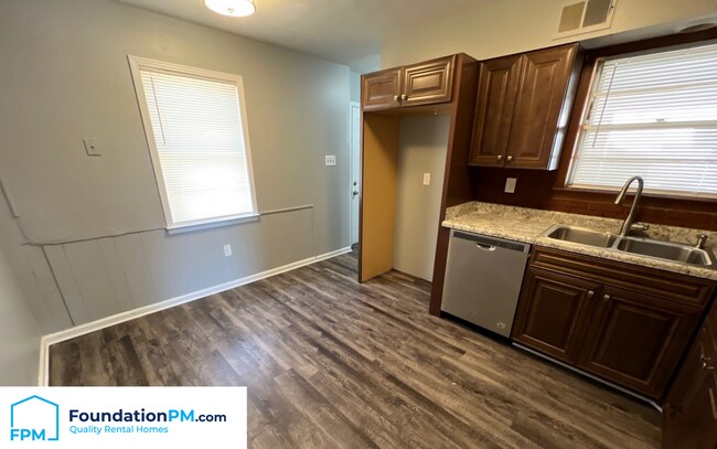 Foto del edificio - 4325 Merlcrest Cove