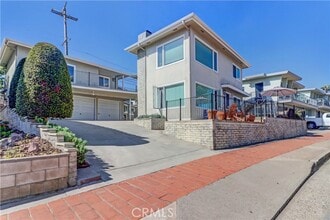 Building Photo - 312 Avenida Del Mar