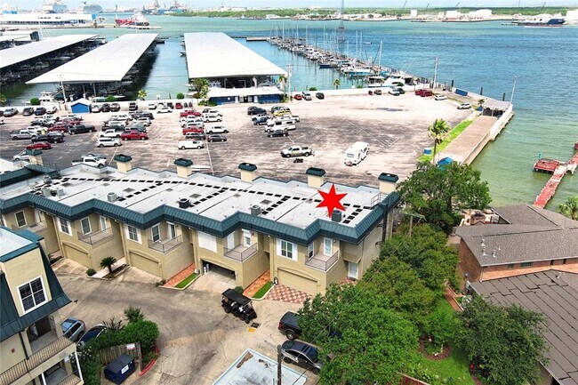 Foto del edificio - 921 Marine Dr