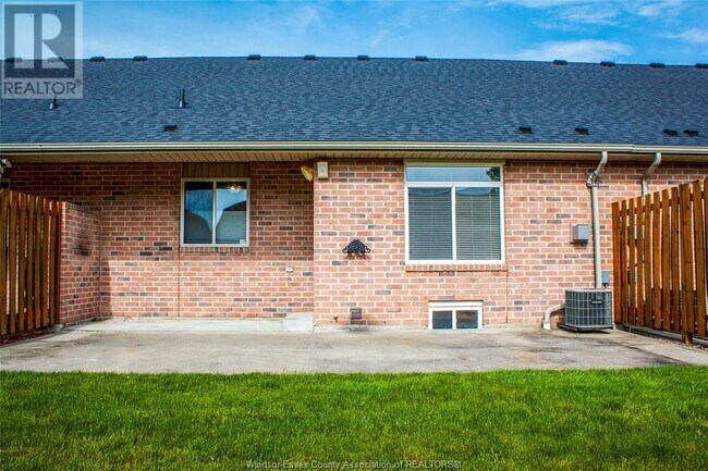 Photo du bâtiment - 1995 Venetian Ave