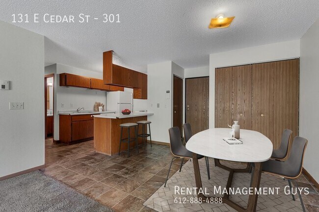 Foto del edificio - 4 bedroom 2 bathrooms on the third floor w...