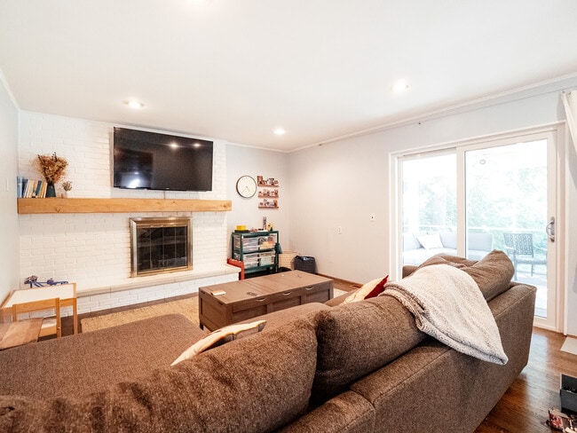 Building Photo - 355 Circlewood Ln