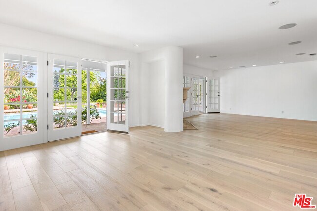 Building Photo - 2178 Linda Flora Dr