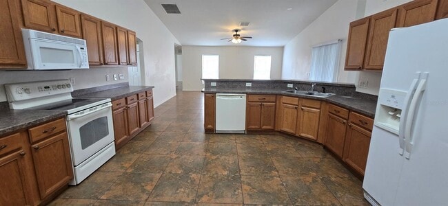 Building Photo - 9995 SW 41st Ave