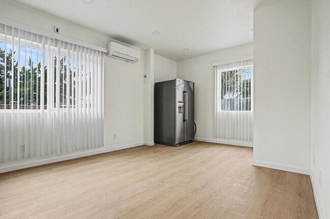 Building Photo - 25656 Franklin Ave