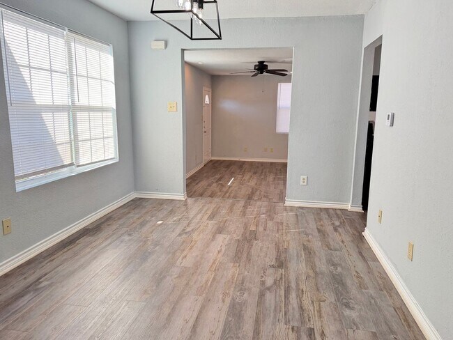 Building Photo - 521 Blake St