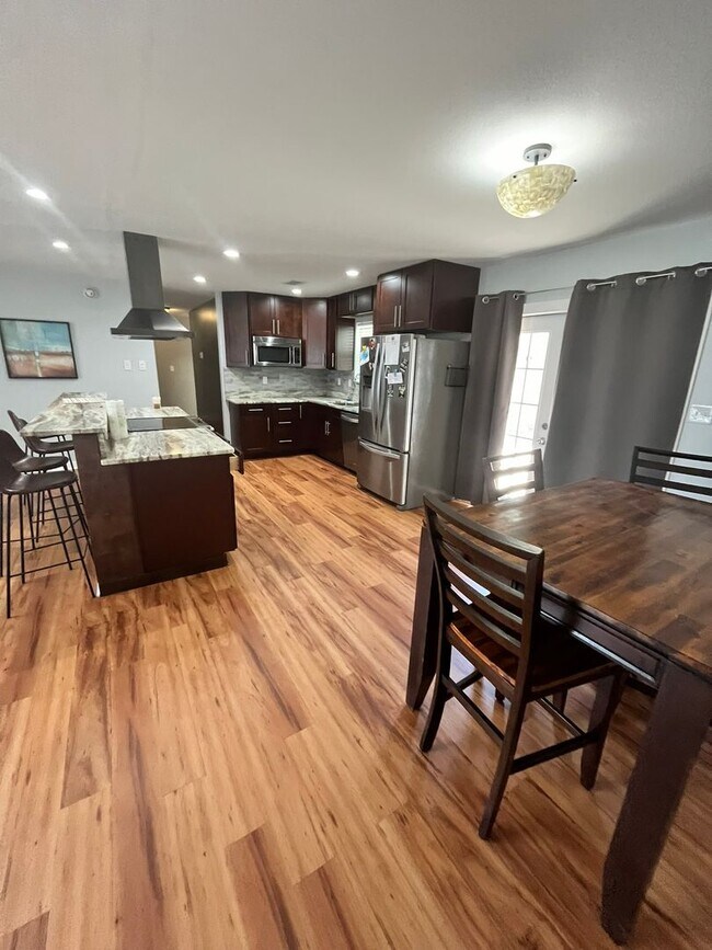 Building Photo - AVAILABLE NOW.... 4bed/2bath in the heart ...