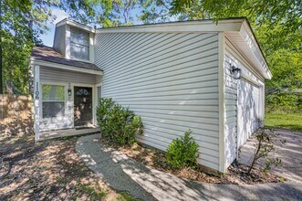 Building Photo - 1106 E Red Cedar Cir