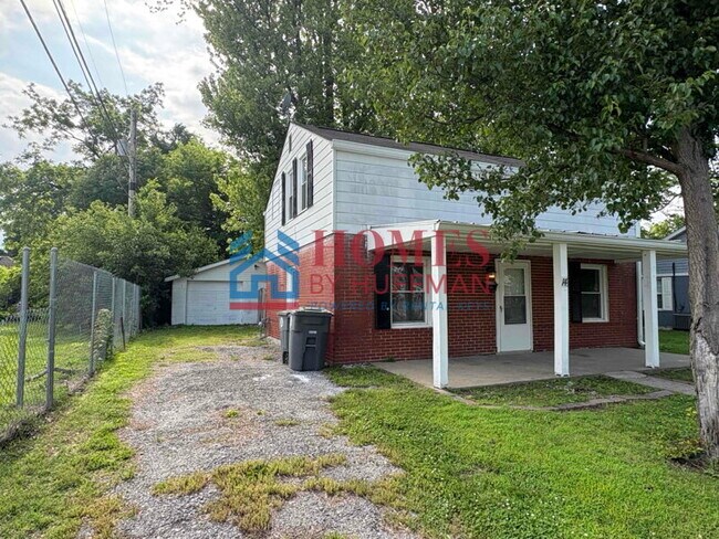 Building Photo - Three Bedroom House | Detached Garage