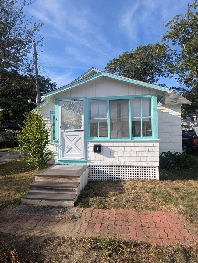 Building Photo - 8 Glenwood Ln