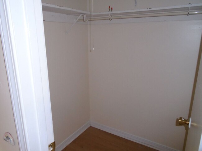 Building Photo - Nice Condo