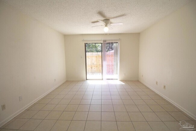 Foto del edificio - 5205 Charbar Dr