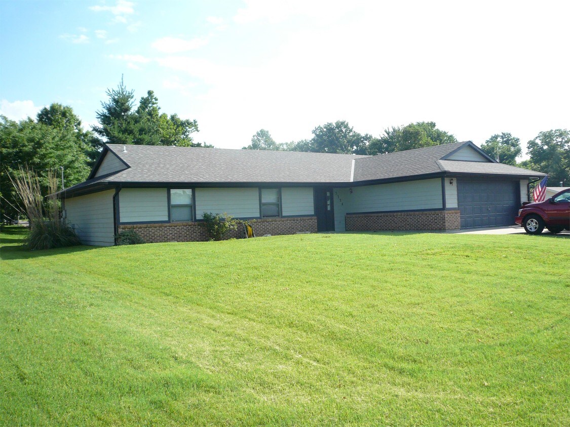 Photo - 3324 Anderson Ave