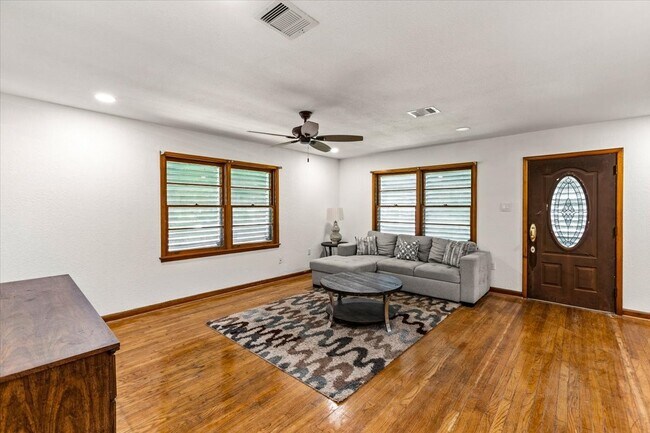 Building Photo - 4827 Ave Q 1/2