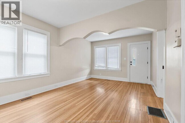 Building Photo - 1527 Albert Rd