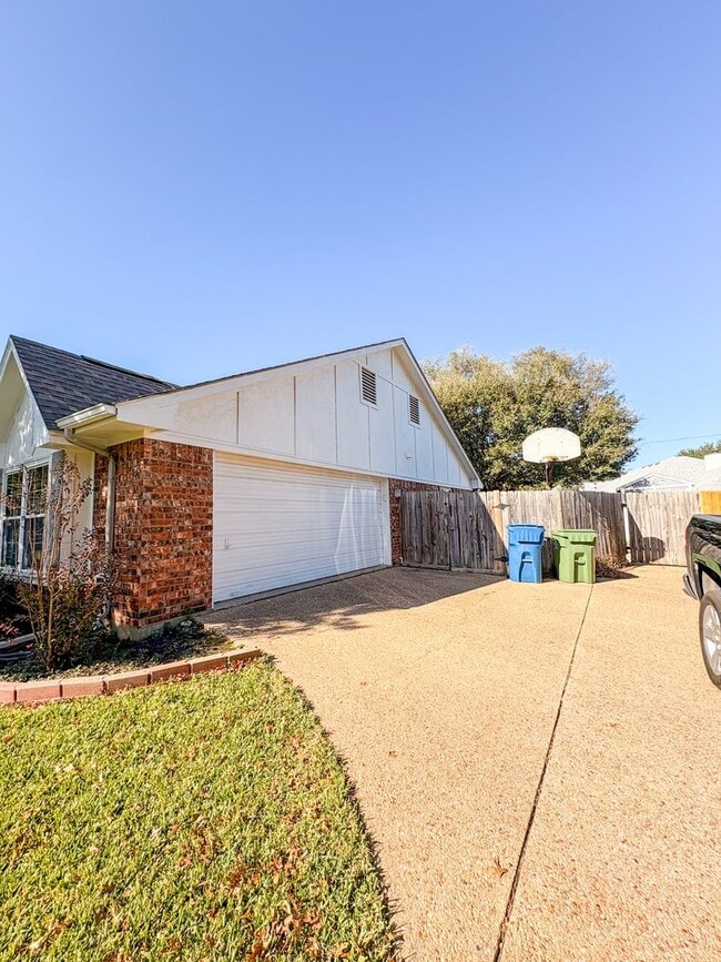 Foto del edificio - 1221 Walden St