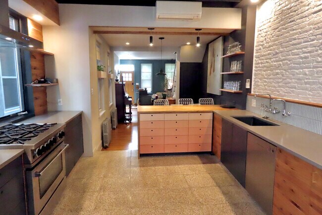Foto del edificio - 1212 N Mascher St