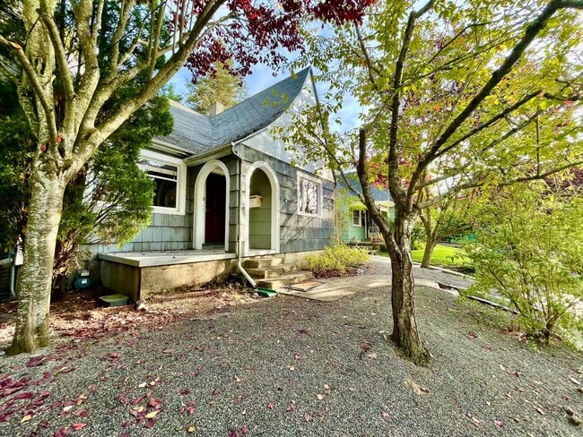 Foto del edificio - Upgraded 3bd/2bath Laurelhurst Home w/ Pri...