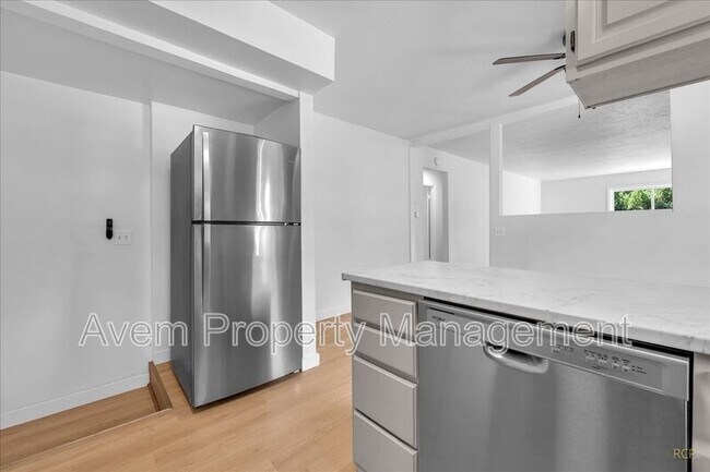 Foto del edificio - 9710 S Corbett Ln