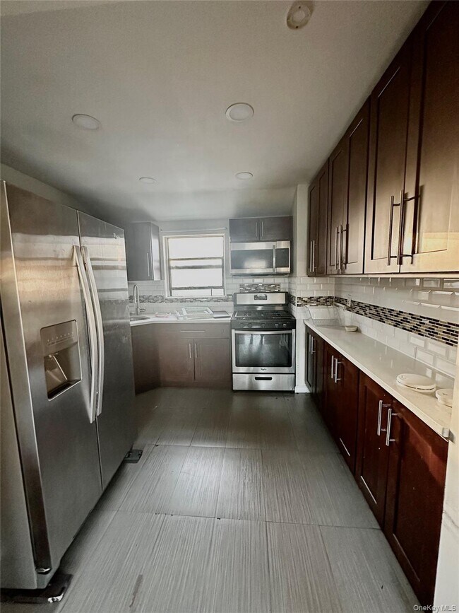 Foto del edificio - 235-18 147th Rd