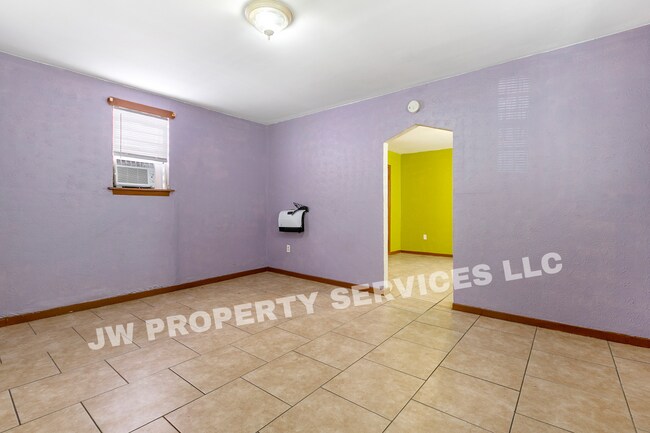 Building Photo - 2633 Governor Nicholls St