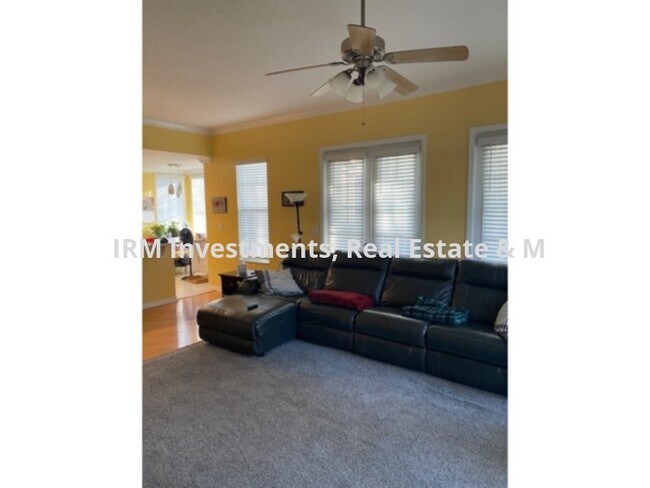 Foto del edificio - 2 bed 2 bath CONDO ground floor.