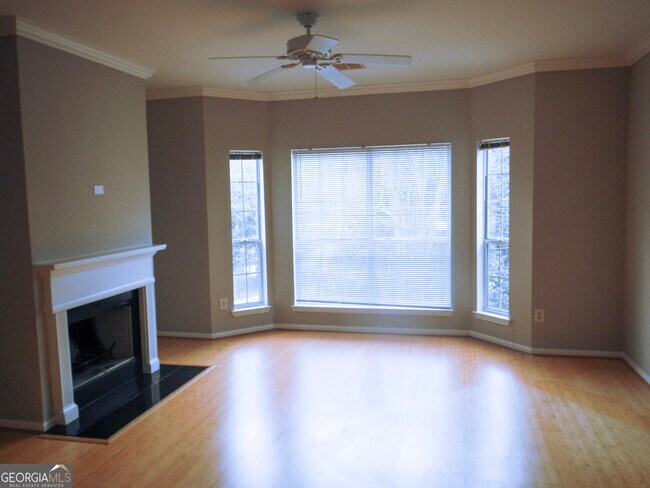 Building Photo - 5641 Roswell Rd