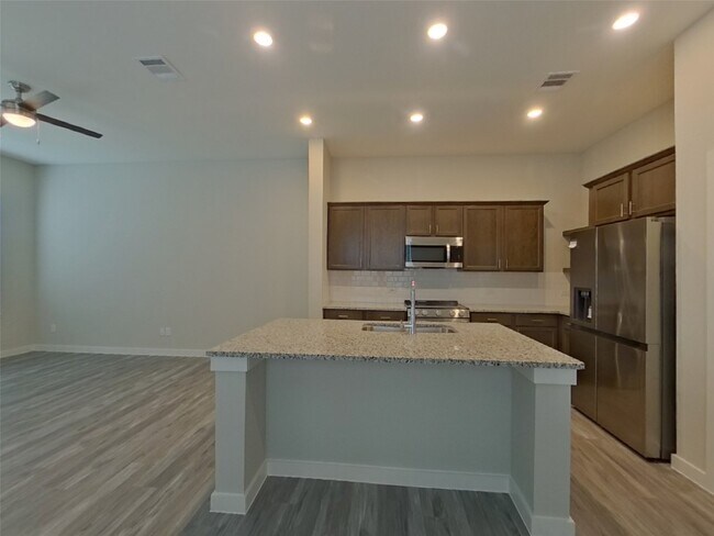 Foto del edificio - 22804 Frassino Pl