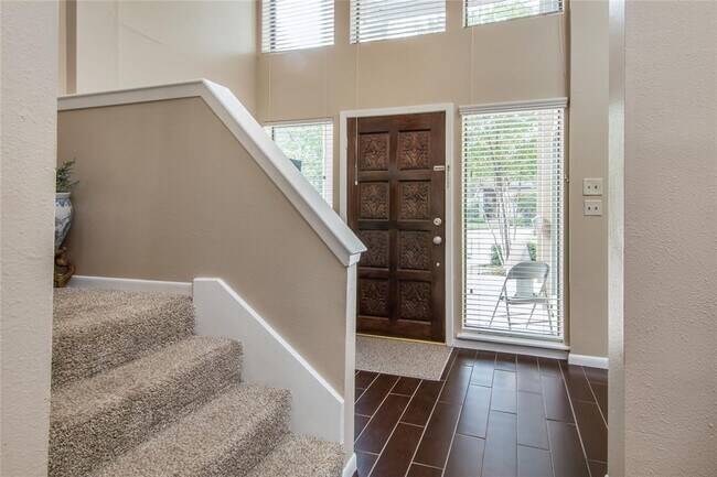Building Photo - 9344 Briar Forest Dr