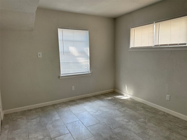 Foto del edificio - 3837 Mt Pleasant St